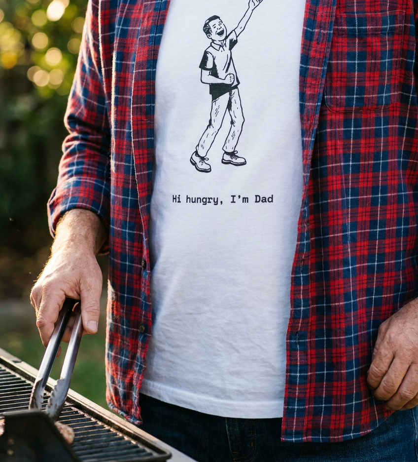 A dad at the barbecue wearing the Hi Hungry I'm Dad tee